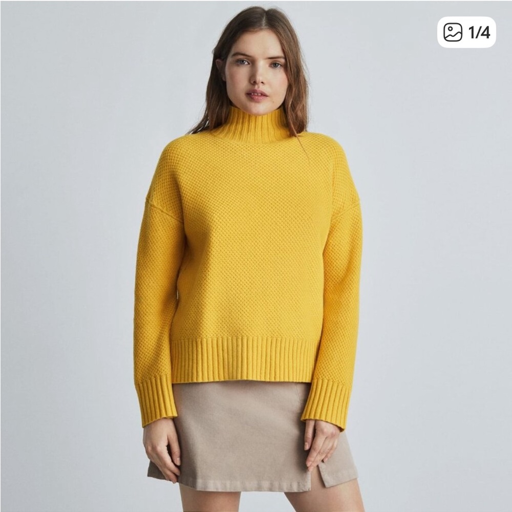 Everlane The Cashmere Stroopwafel
Turtleneck Yellow Small